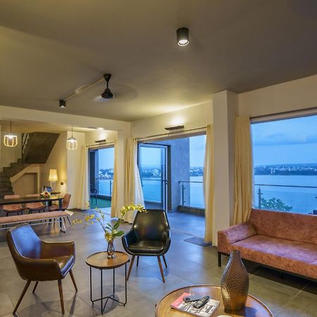 Grey Stone - Lakefront Penthouse Family Rooms Kolhapur Exterior foto