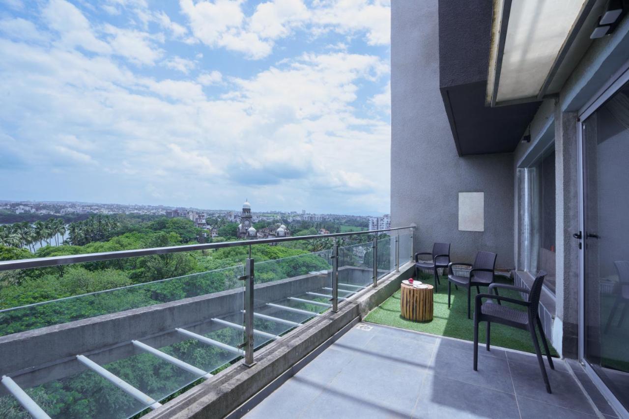 Grey Stone - Lakefront Penthouse Family Rooms Kolhapur Exterior foto