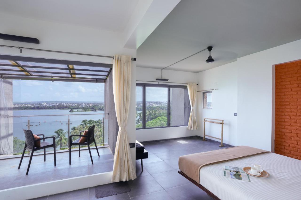 Grey Stone - Lakefront Penthouse Family Rooms Kolhapur Exterior foto