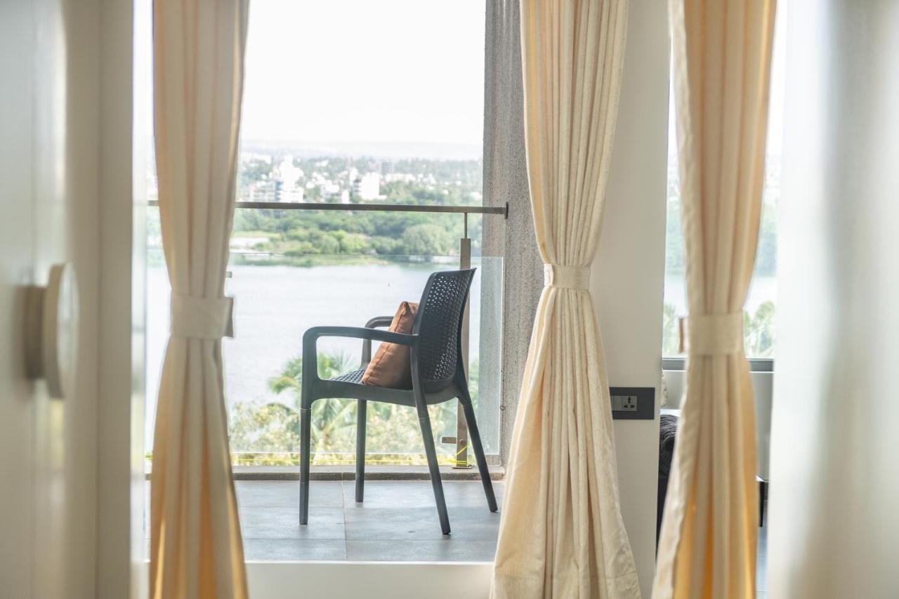 Grey Stone - Lakefront Penthouse Family Rooms Kolhapur Exterior foto